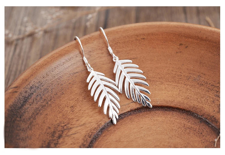 Silberne Blätter Quasten-Ohrringe