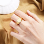 Zahle2 get 3 !!!! Modische Ringe mit geometrischem offenem Design, glänzender schwarzer/weißer Epoxidharz-Rundscheibe und trendigem goldfarbenem Akzent – das perfekte Geschenk. Bild ändert sich links oben - Warenkorb rechts unten scrollen