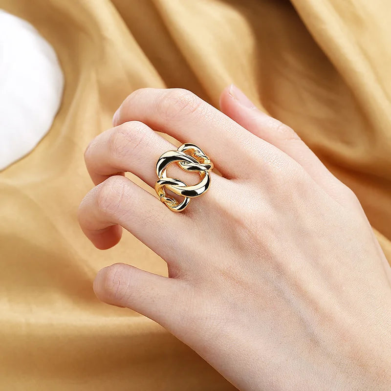 Zahle2 get 3 !!!! Modische Ringe mit geometrischem offenem Design, glänzender schwarzer/weißer Epoxidharz-Rundscheibe und trendigem goldfarbenem Akzent – das perfekte Geschenk. Bild ändert sich links oben - Warenkorb rechts unten scrollen