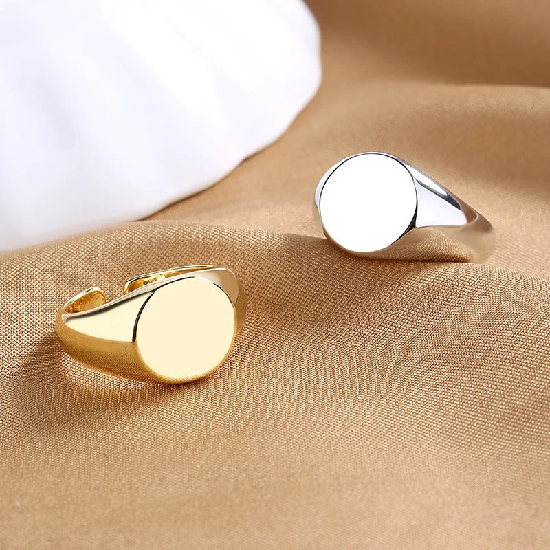 Zahle2 get 3 !!!! Modische Ringe mit geometrischem offenem Design, glänzender schwarzer/weißer Epoxidharz-Rundscheibe und trendigem goldfarbenem Akzent – das perfekte Geschenk. Bild ändert sich links oben - Warenkorb rechts unten scrollen