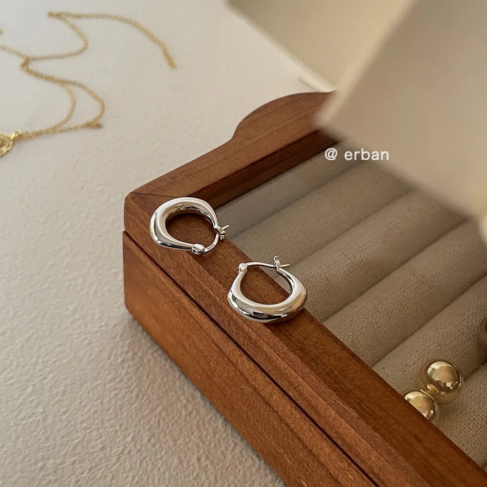 Creolen Sterlingsilber-Ohrringe im leichten Luxus-Stil, einfach, elegant, edel, exquisit und modisch auf höchstem Niveau